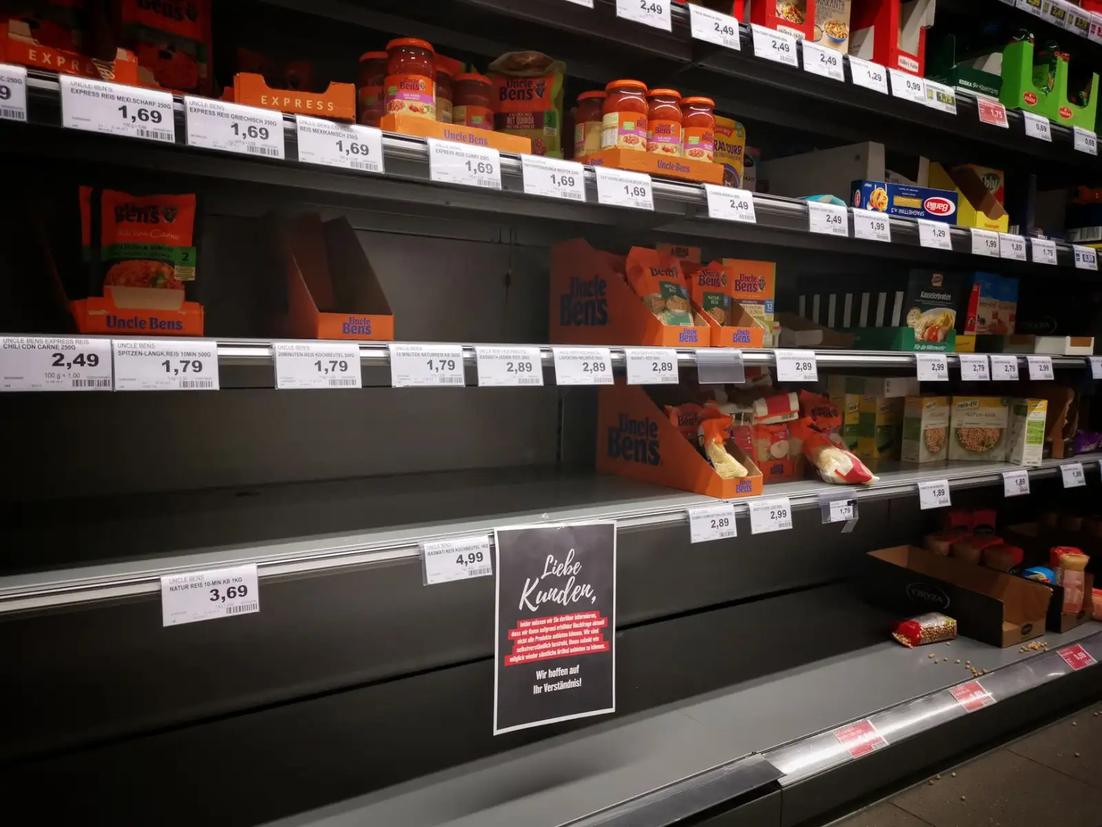 超市货架及挂钩选型指南:不同品类商品的陈列架配置要点正文配图 1