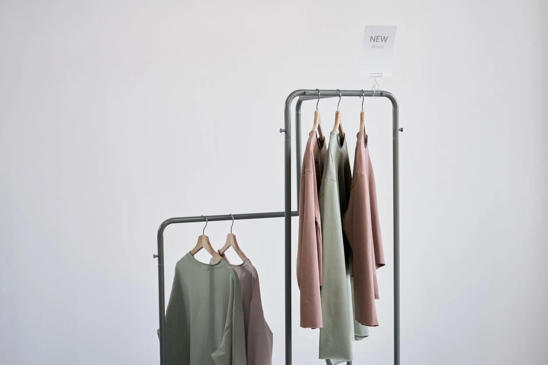 服装店展示架与陈列架搭配方案:提升商品展示效果的实用技巧正文配图 1