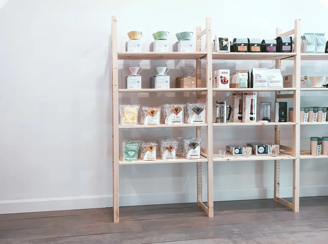 服装店陈列架与展示台选型指南:如何提升终端商品展示效果正文配图 2