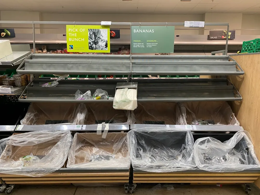 服装店展示架与陈列架选型指南:如何根据店铺动线搭配货架与挂钩正文配图 2